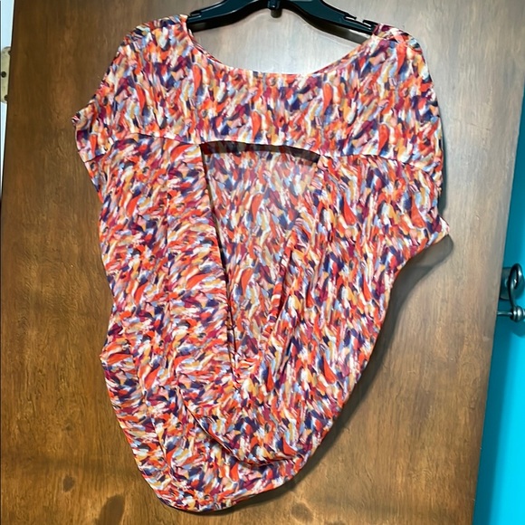 Colorful Abstract Women's Top With Open Back - Picture 3 of 3